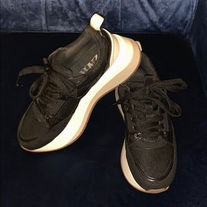 Black women’s sneaker
